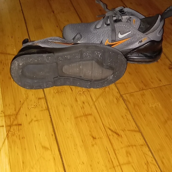 😍😍Nike 270 little kids size 11😍😍 - Picture 7 of 8